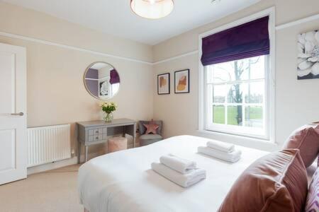 Central, Stunning 2 Bed Apartment With Parking! Cambridge  Exteriör bild