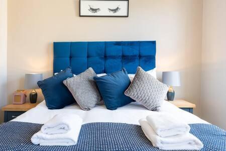 Central, Stunning 2 Bed Apartment With Parking! Cambridge  Exteriör bild